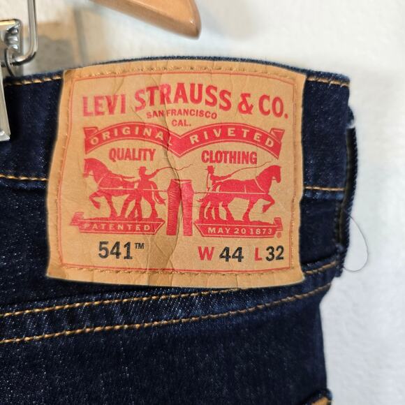 Levis 541 Athletic Taper Jeans Mens 44X32 Dark Wash Classic Casual Work Utility - Picture 4 of 6